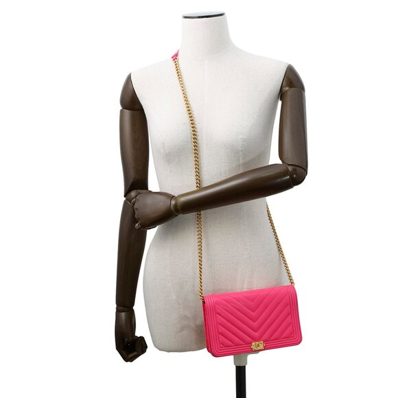 CHANEL Pink Logo Wallet - Picture 4 of 16